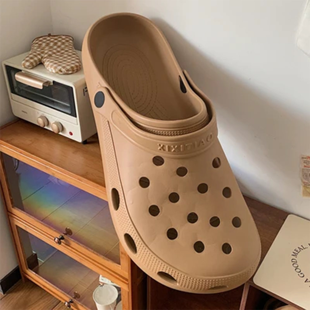 GIANT CROC SHOE - GOOD SHIT AS A CAT HOUSE OR BABY CRIB