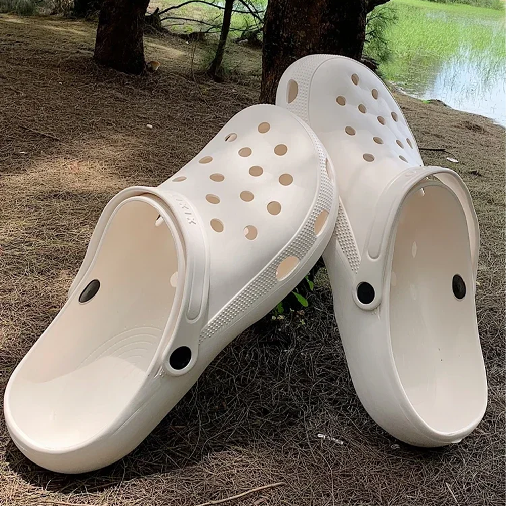 GIANT CROC SHOE - GOOD SHIT AS A CAT HOUSE OR BABY CRIB