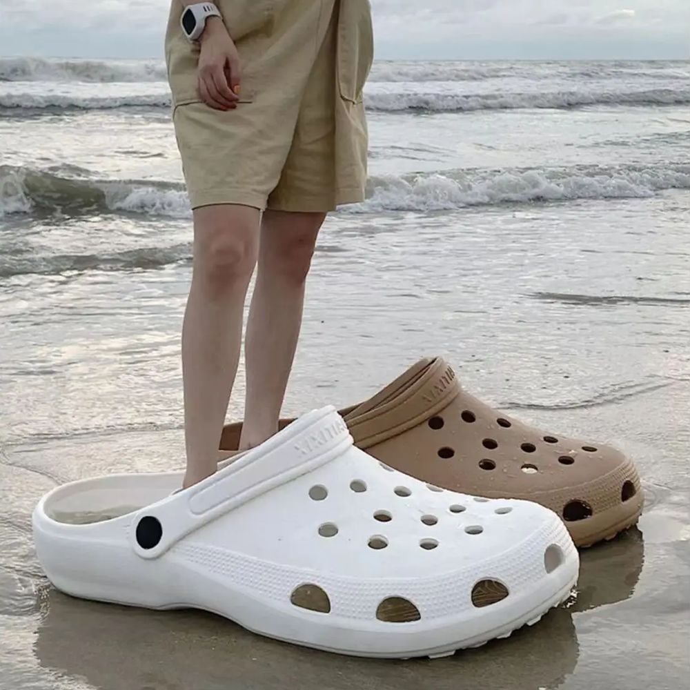 GIANT CROC SHOE - GOOD SHIT AS A CAT HOUSE OR BABY CRIB