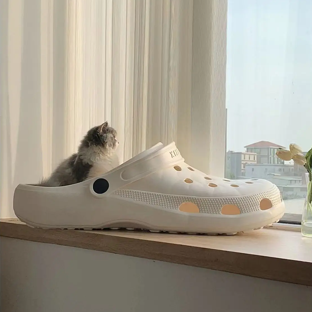 GIANT CROC SHOE - GOOD SHIT AS A CAT HOUSE OR BABY CRIB